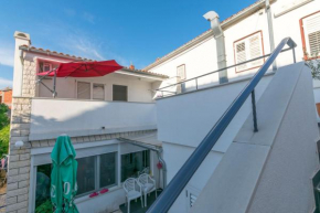 Apartment Nina R., Primosten